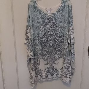 Loose fitting thin sweater top..